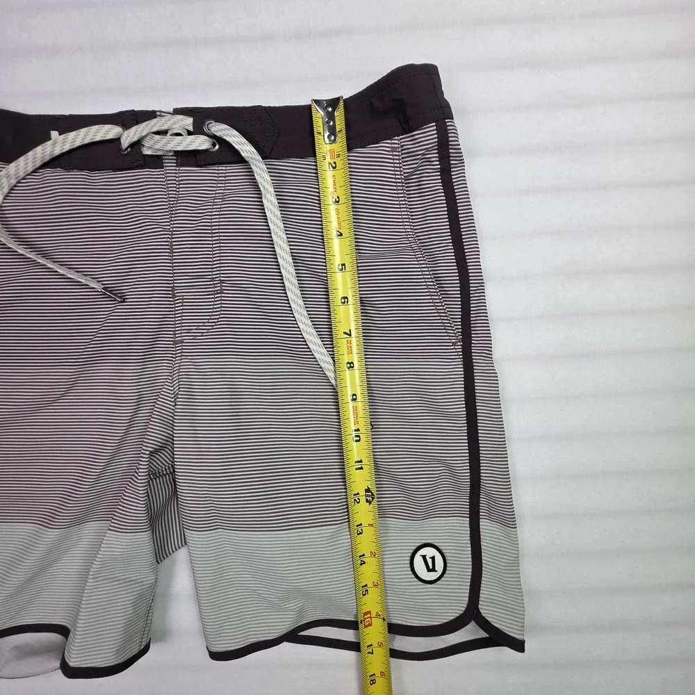 Vuori Cruise Boardshorts Mens 30 Grey Stripe V314 Recycled Stretch Swim Trunks
